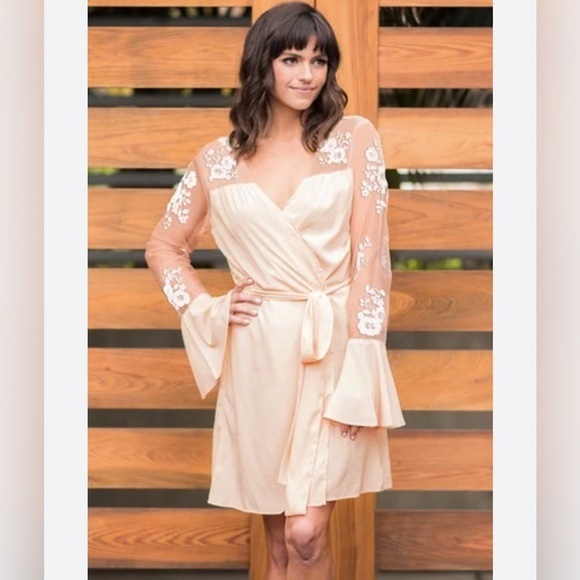 Robed with Love Hildy Pink Satin Bridesmaid Robe Floral Embroidered Details M - Picture 12 of 15